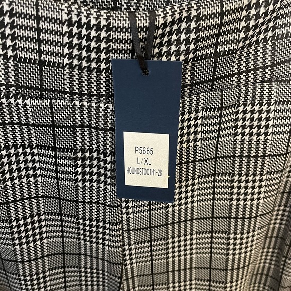 🆕Bottom Sharp black and white size L-XL Straight legged pants. NWT. - Picture 6 of 13